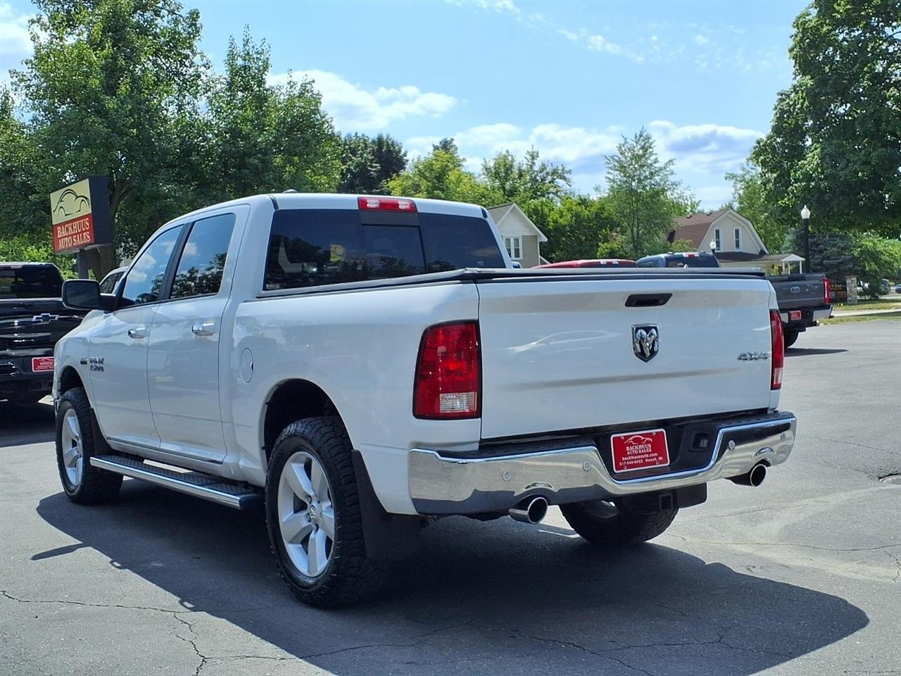 RAM 1500 4WD Crew Cab 140.5" SLT 2017