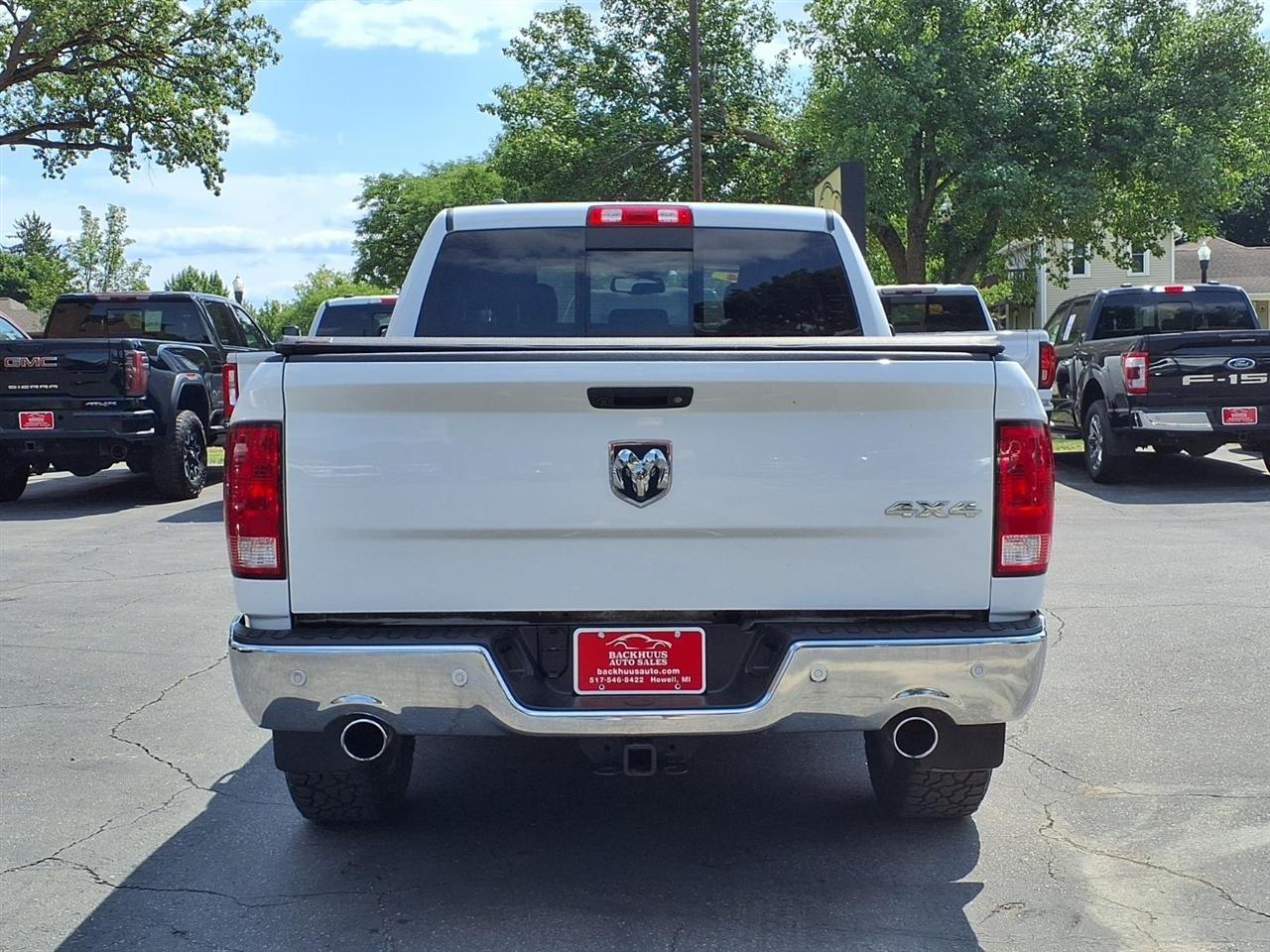 RAM 1500 4WD Crew Cab 140.5" SLT 2017