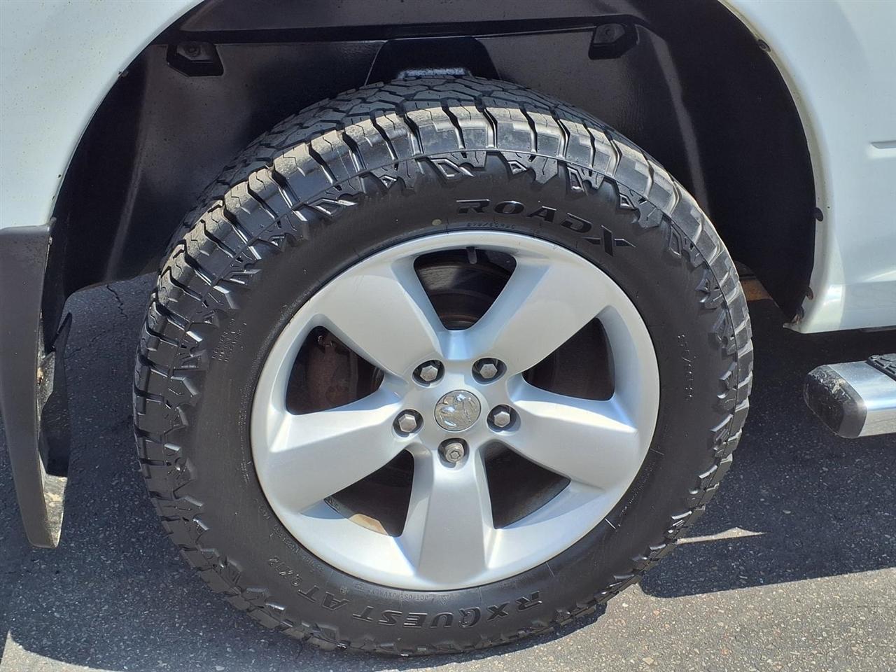 RAM 1500 4WD Crew Cab 140.5" SLT 2017