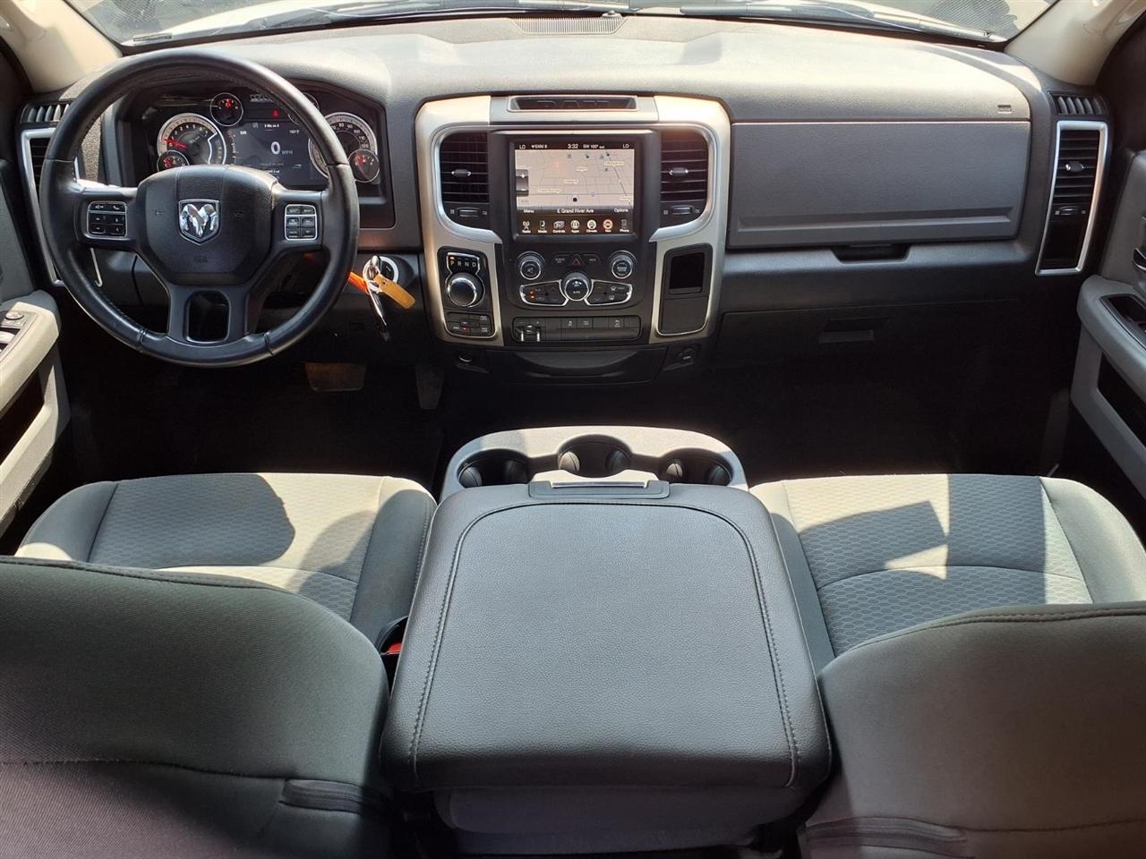 RAM 1500 4WD Crew Cab 140.5" SLT 2017
