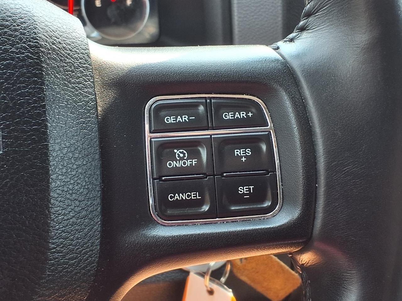 RAM 1500 4WD Crew Cab 140.5" SLT 2017