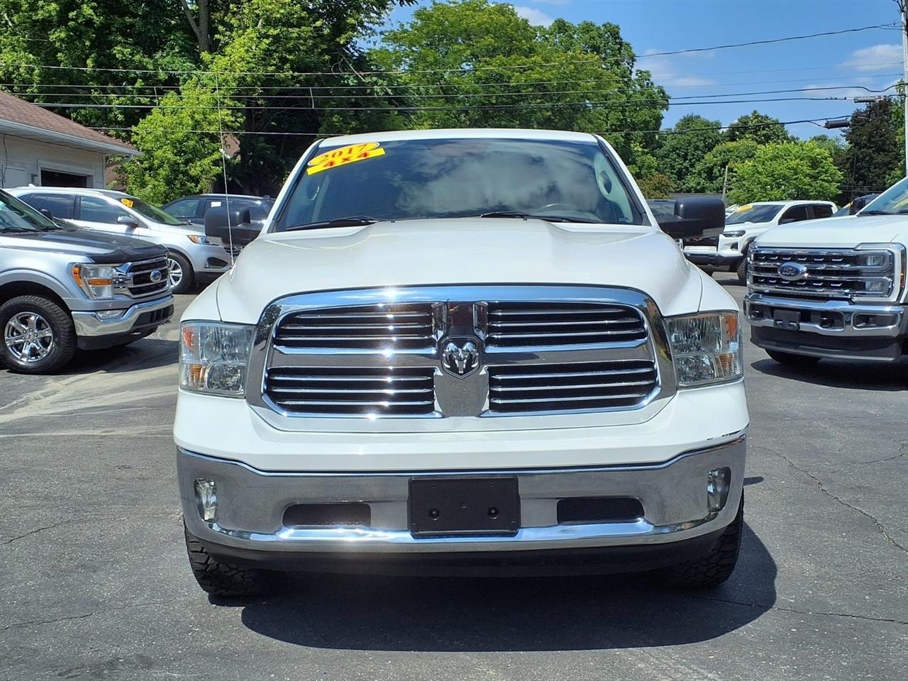 RAM 1500 4WD Crew Cab 140.5" SLT 2017