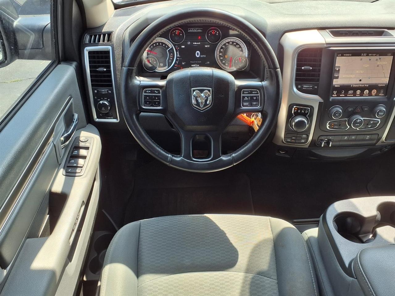 RAM 1500 4WD Crew Cab 140.5" SLT 2017