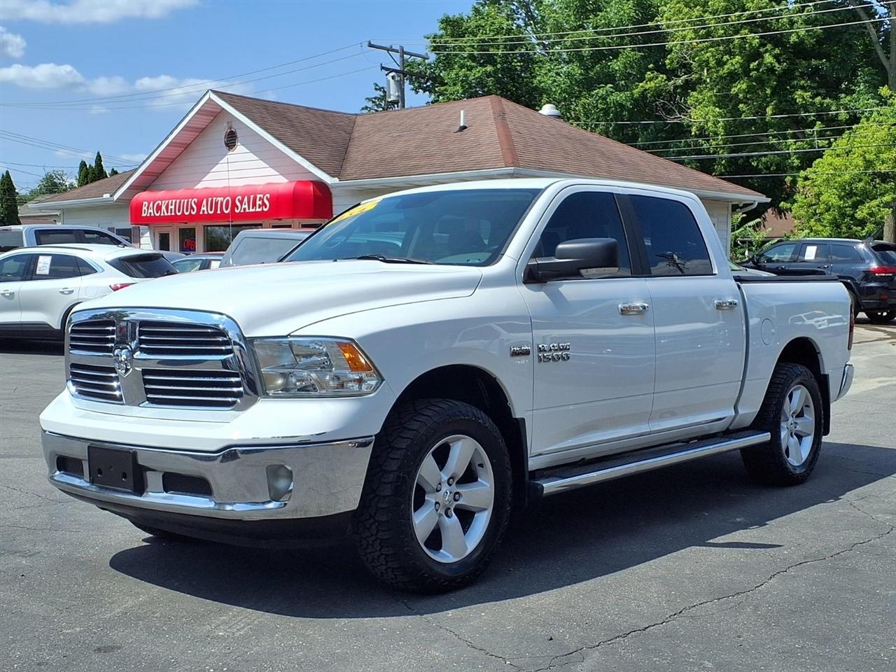 RAM 1500 4WD Crew Cab 140.5" SLT 2017