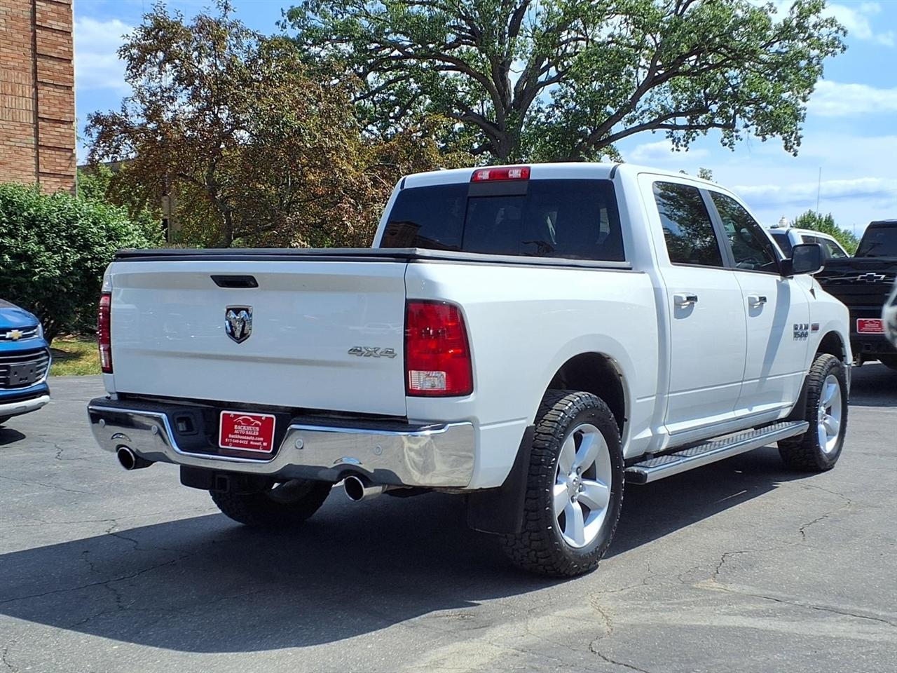 RAM 1500 4WD Crew Cab 140.5" SLT 2017