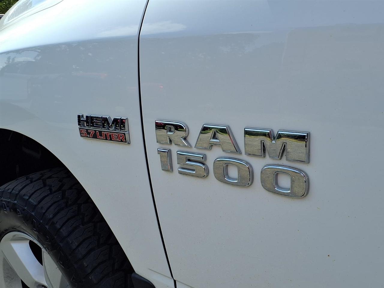 RAM 1500 4WD Crew Cab 140.5" SLT 2017
