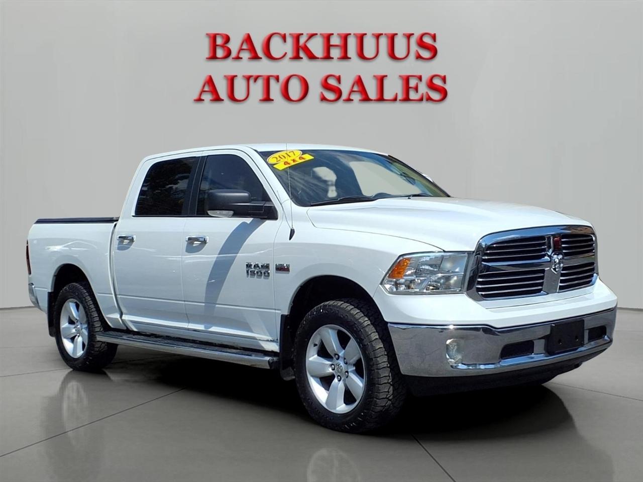 2017 RAM 1500 4WD Crew Cab 140.5" SLT