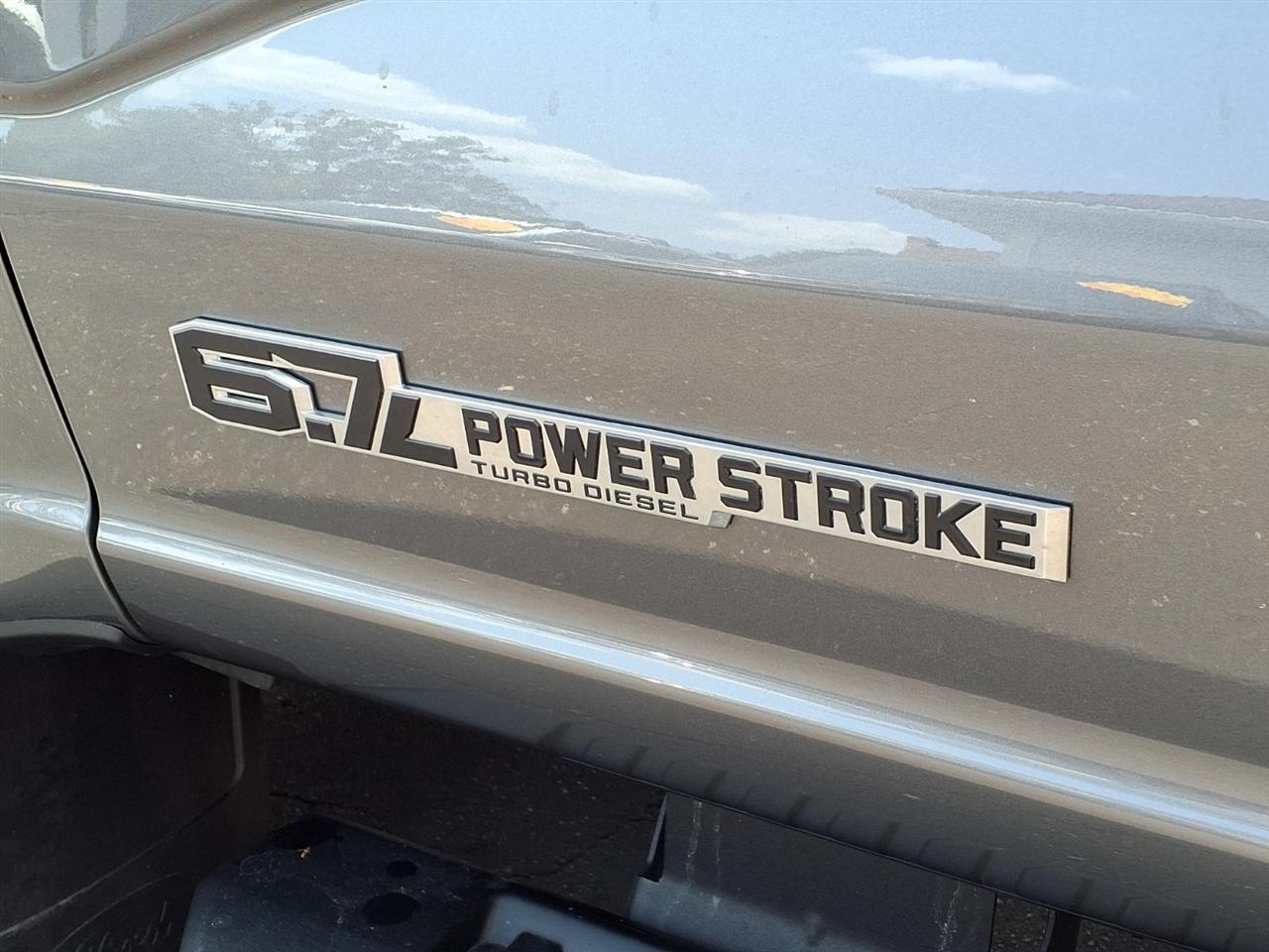 Ford Super Duty F-350 SRW XLT 4WD Reg Cab 8' Box 2025