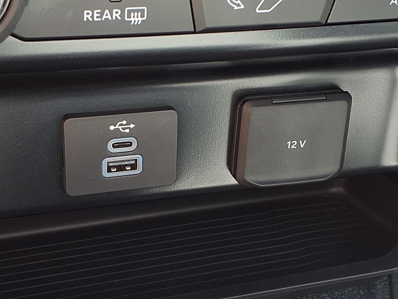Ford Super Duty F-350 SRW XLT 4WD Reg Cab 8' Box 2025