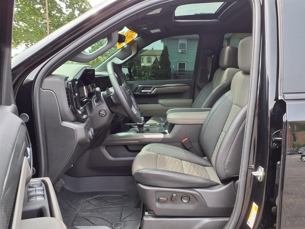 Chevrolet Silverado 1500 4WD Crew Cab 147" ZR2 2025