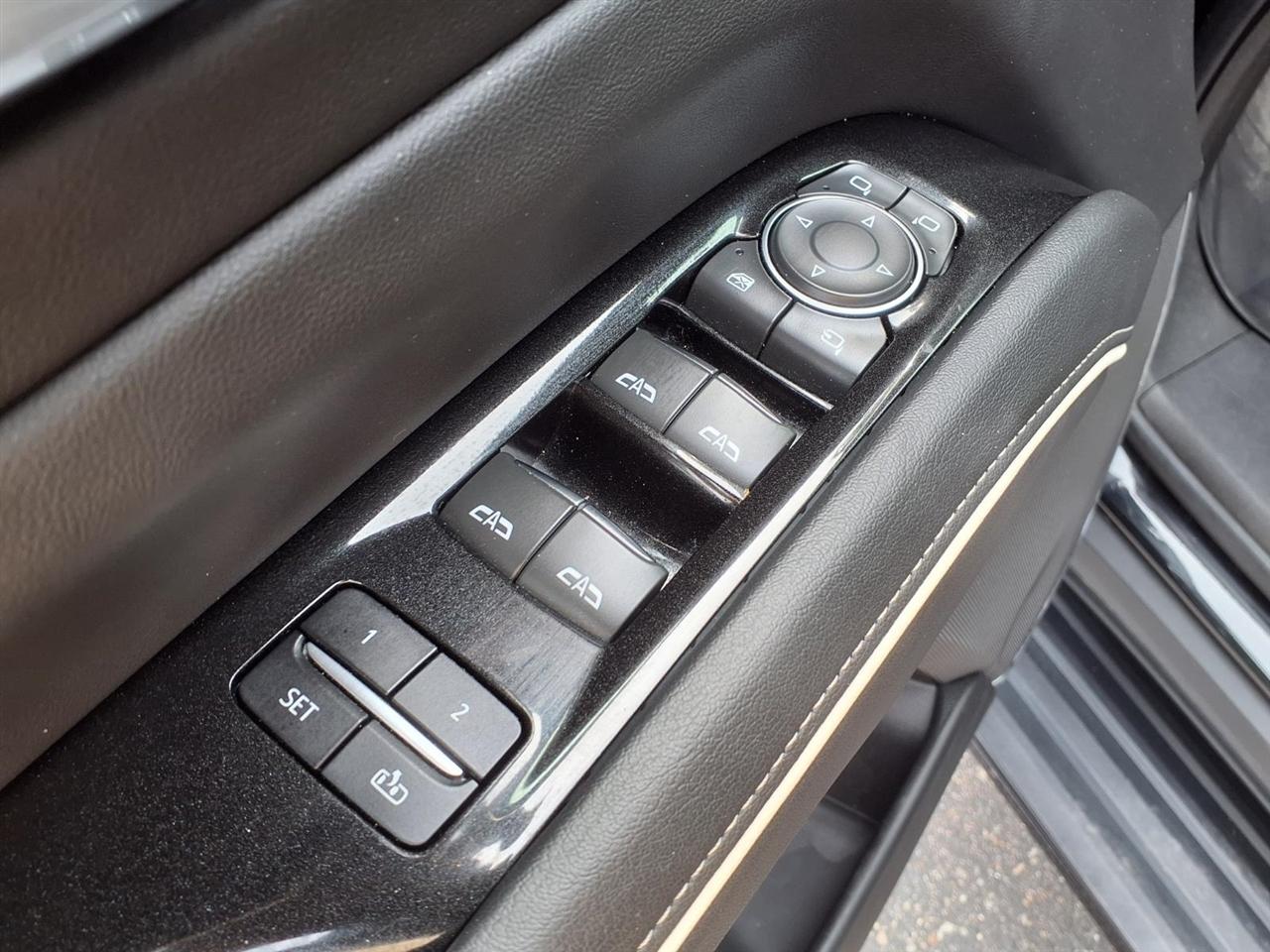 Cadillac Escalade 4WD 4dr Premium Luxury 2022