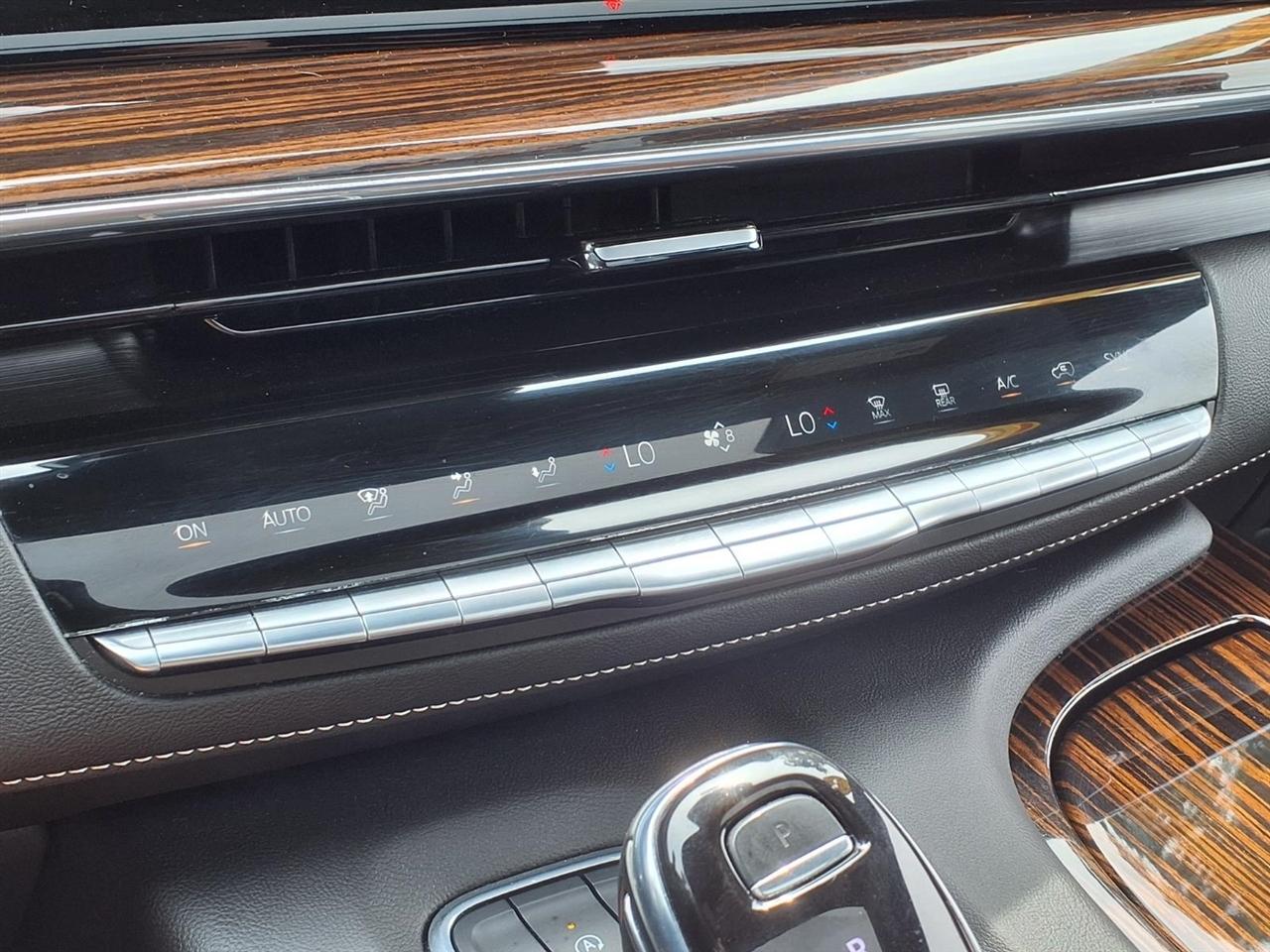 Cadillac Escalade 4WD 4dr Premium Luxury 2022