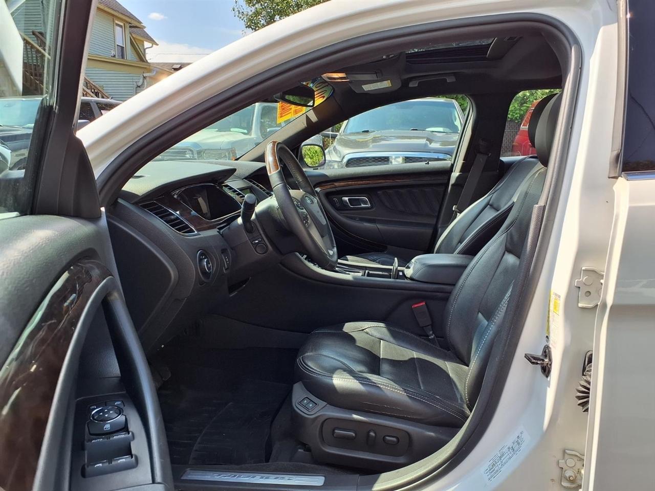 Ford Taurus Limited AWD 2018
