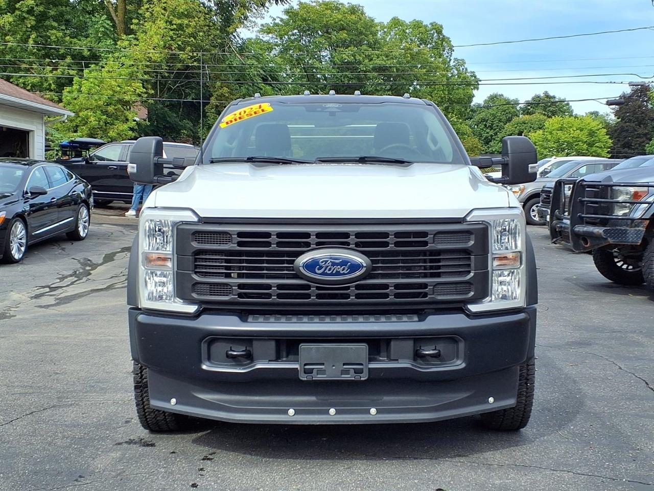 Ford Super Duty F-550 DRW XLT 4WD Reg Cab 145" WB 60" CA 2024