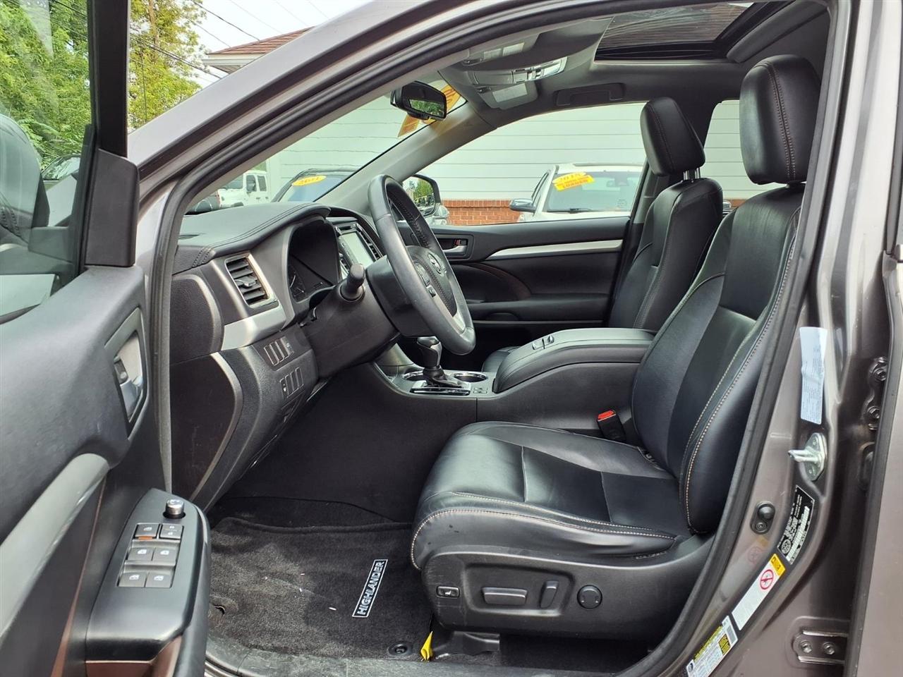 Toyota Highlander AWD 4dr V6 XLE (Natl) 2016