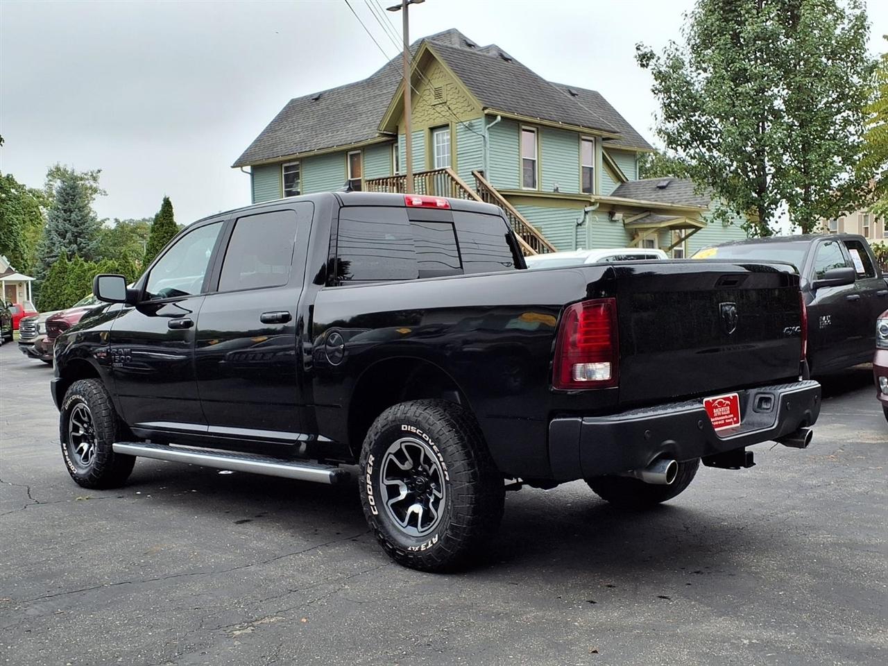 RAM 1500 Classic Warlock 4x4 Crew Cab 5'7" Box 2019