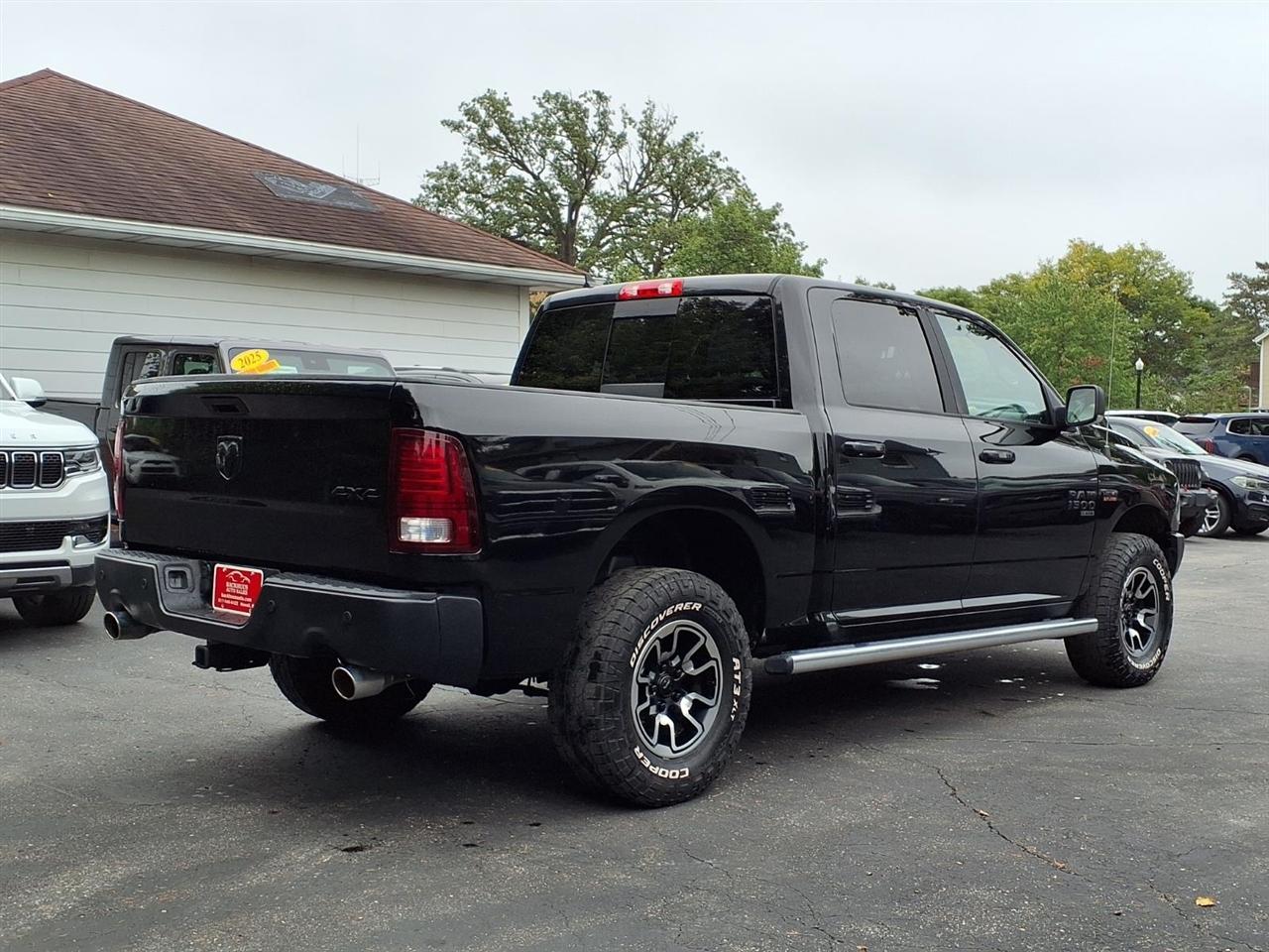 RAM 1500 Classic Warlock 4x4 Crew Cab 5'7" Box 2019