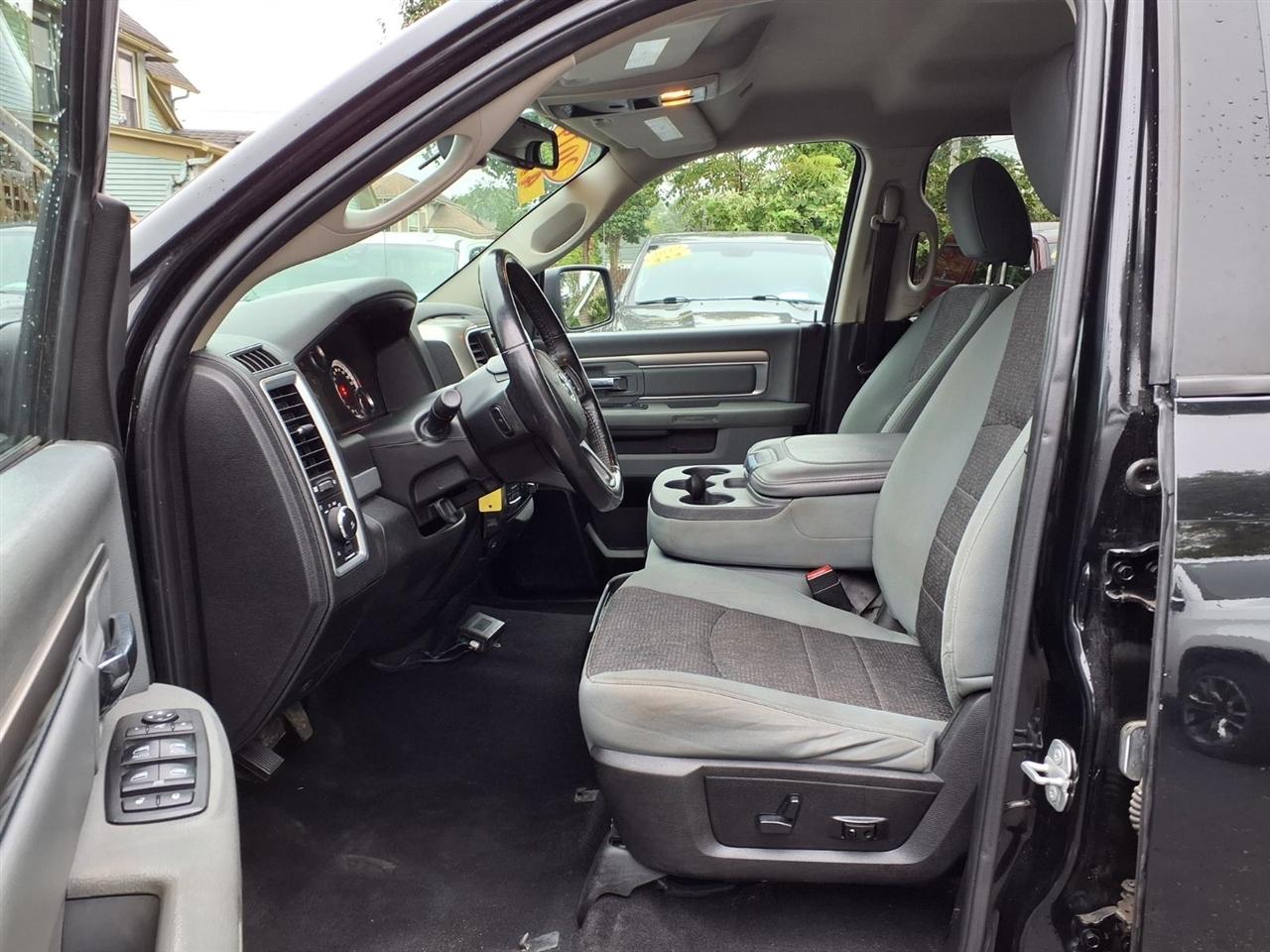 RAM 1500 Classic Warlock 4x4 Crew Cab 5'7" Box 2019