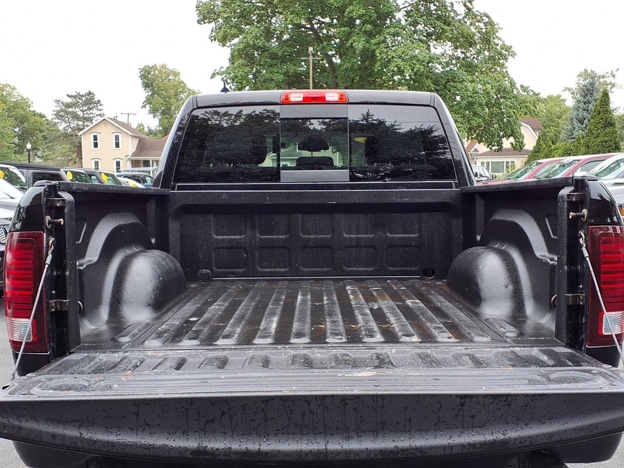 RAM 1500 Classic Warlock 4x4 Crew Cab 5'7" Box 2019