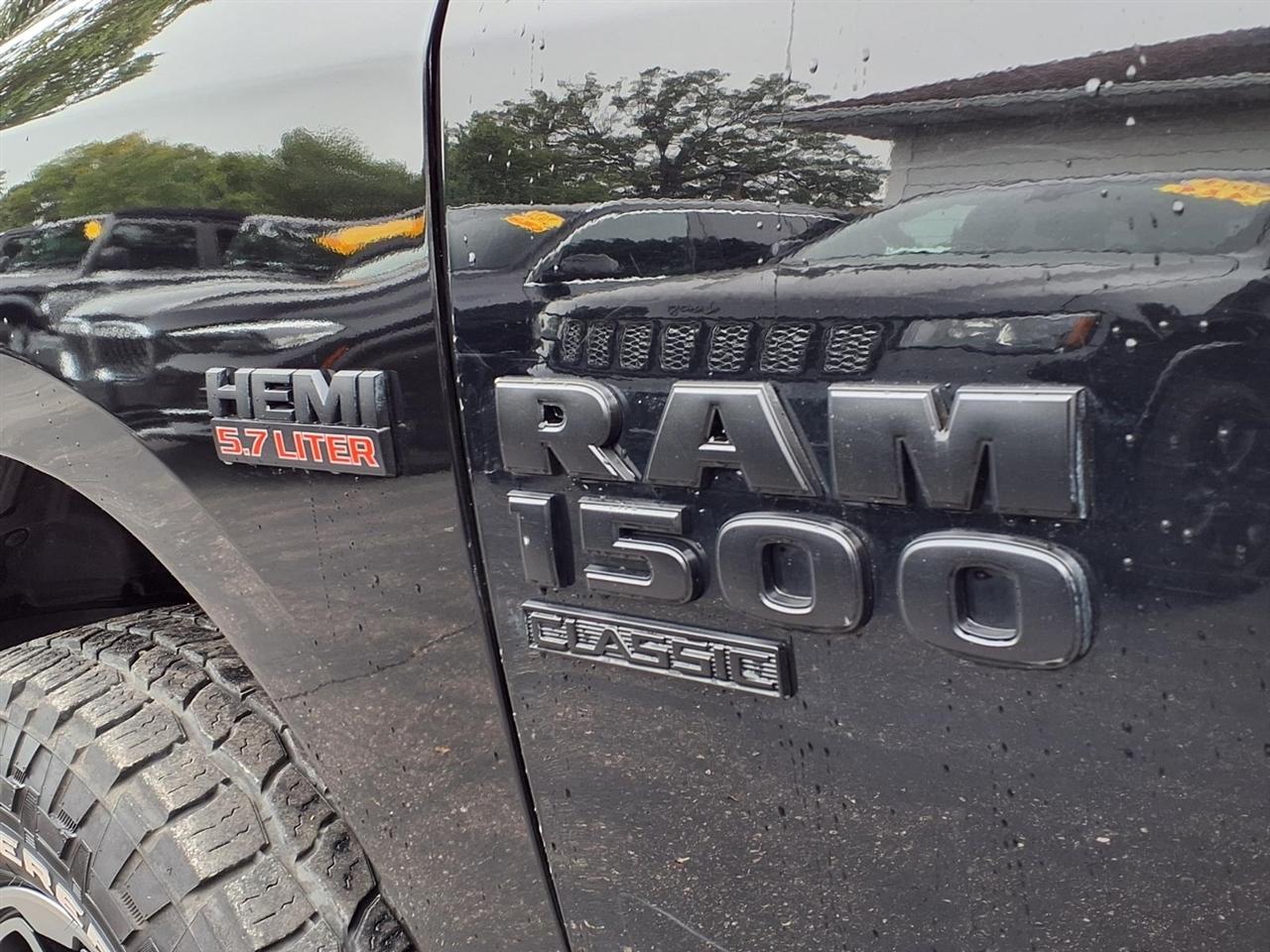 RAM 1500 Classic Warlock 4x4 Crew Cab 5'7" Box 2019