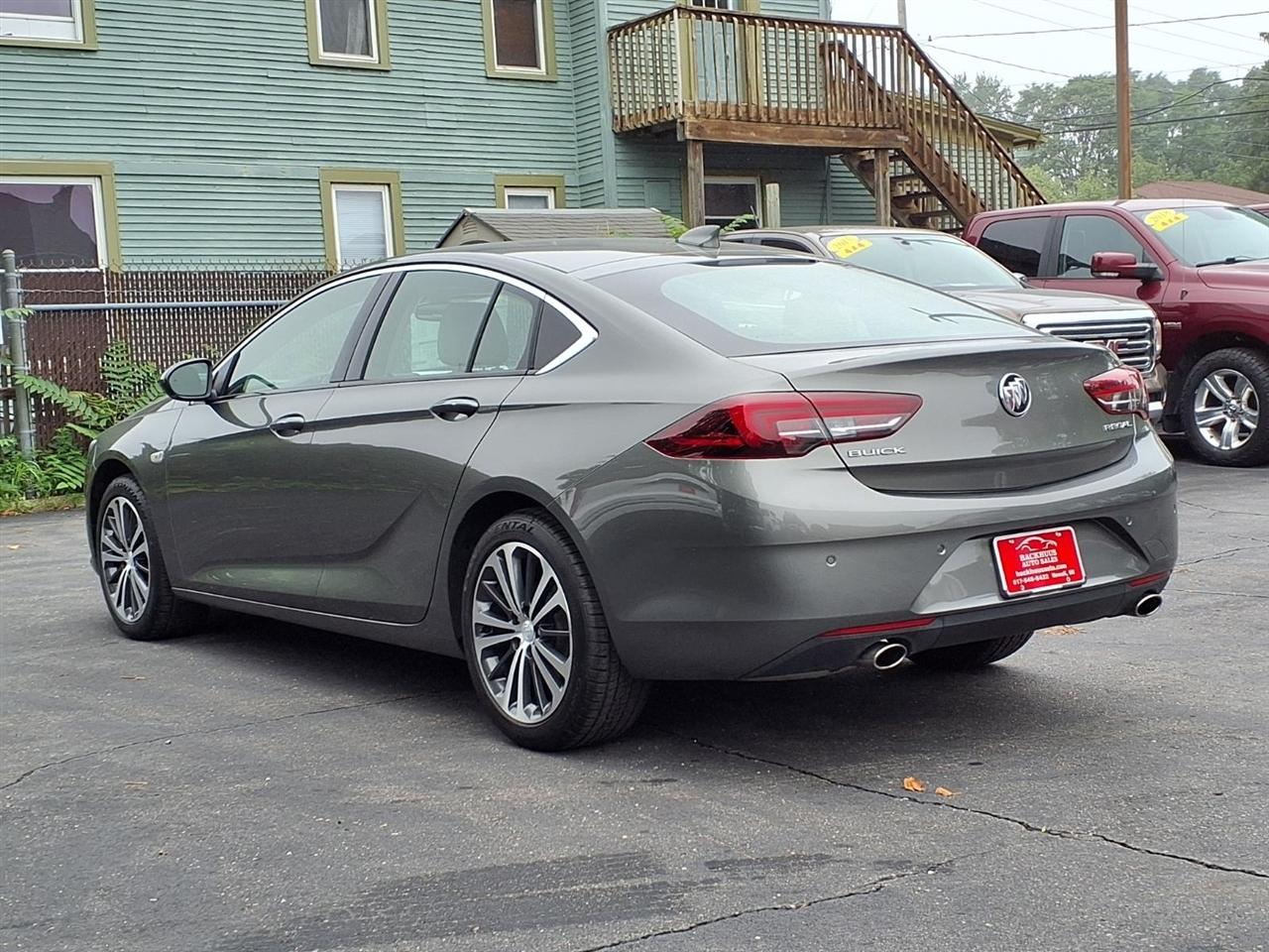 Buick Regal Sportback 4dr Sdn Essence FWD 2018