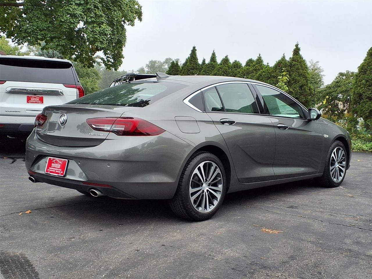 Buick Regal Sportback 4dr Sdn Essence FWD 2018