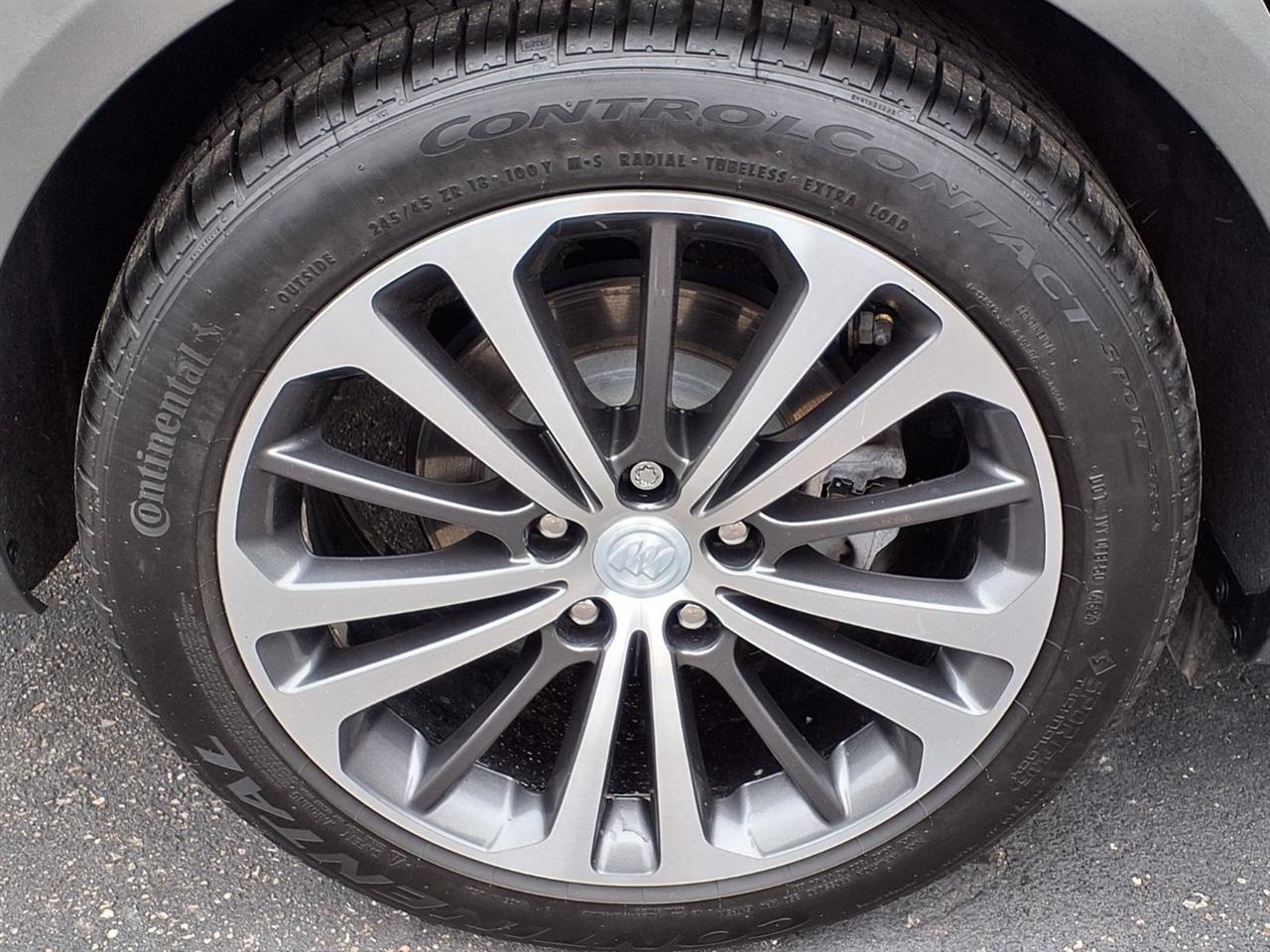 Buick Regal Sportback 4dr Sdn Essence FWD 2018