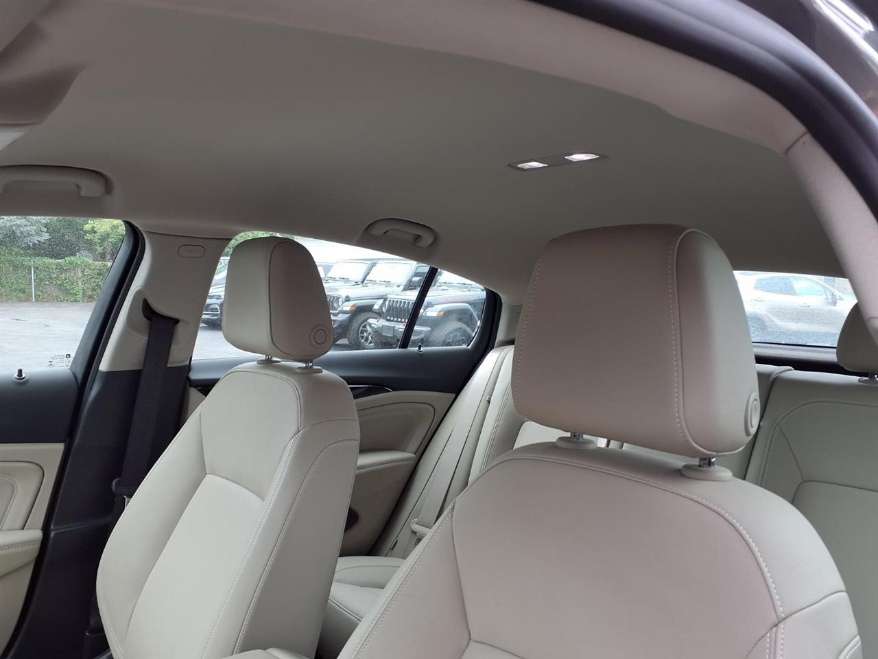 Buick Regal Sportback 4dr Sdn Essence FWD 2018