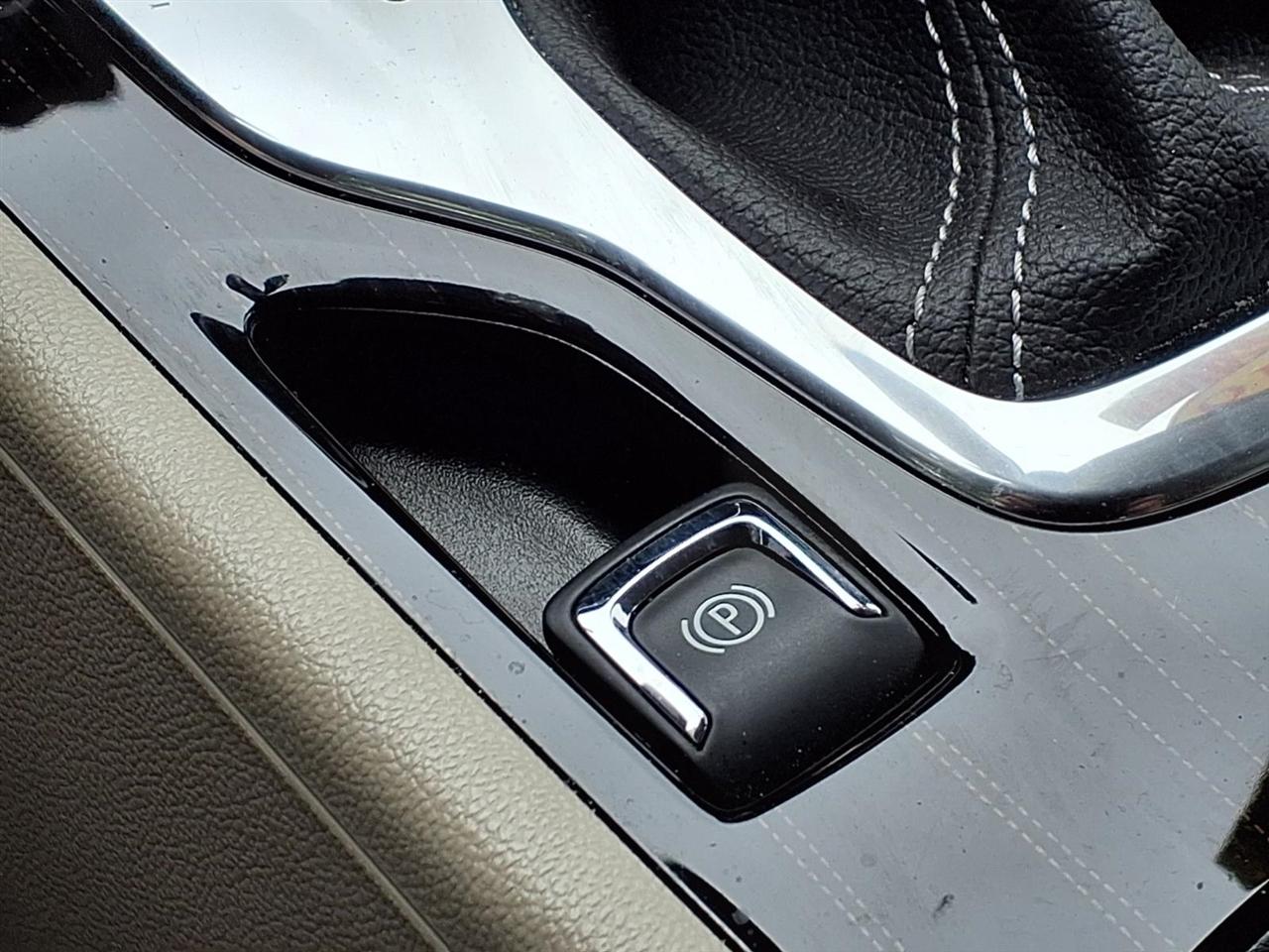 Buick Regal Sportback 4dr Sdn Essence FWD 2018