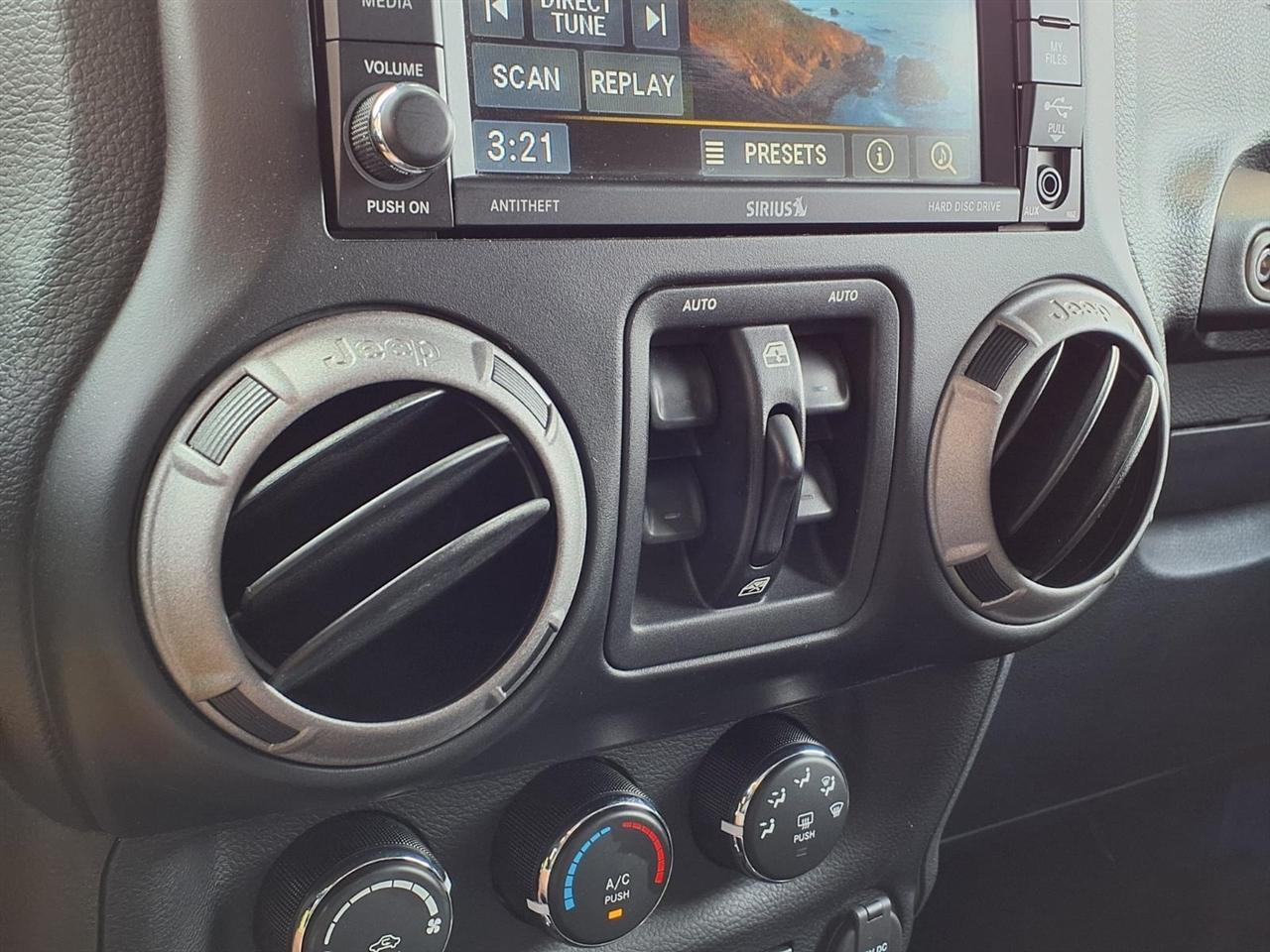 Jeep Wrangler Unlimited 4WD 4dr Sport 2015