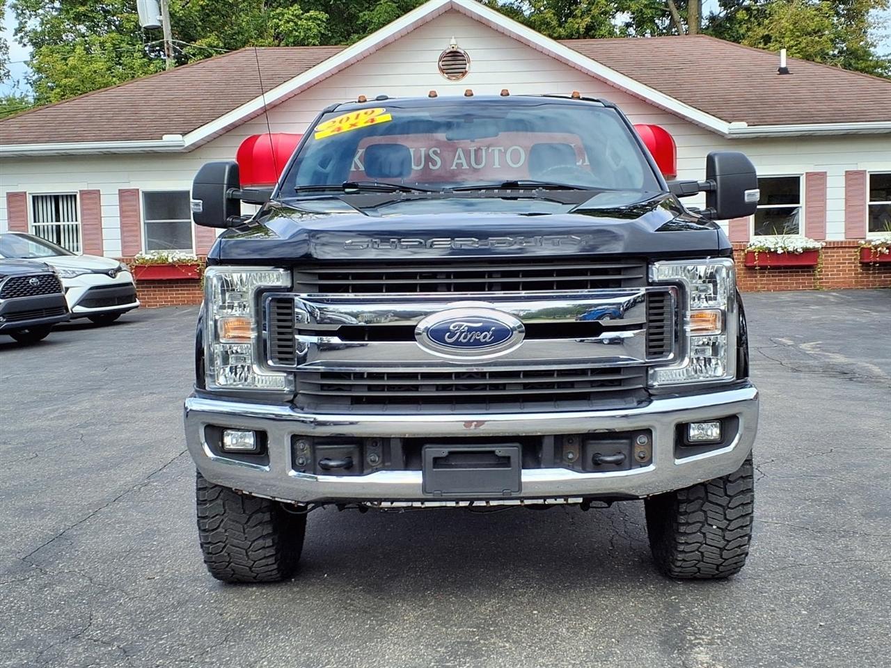 Ford Super Duty F-250 SRW XLT 4WD Reg Cab 8' Box 2018