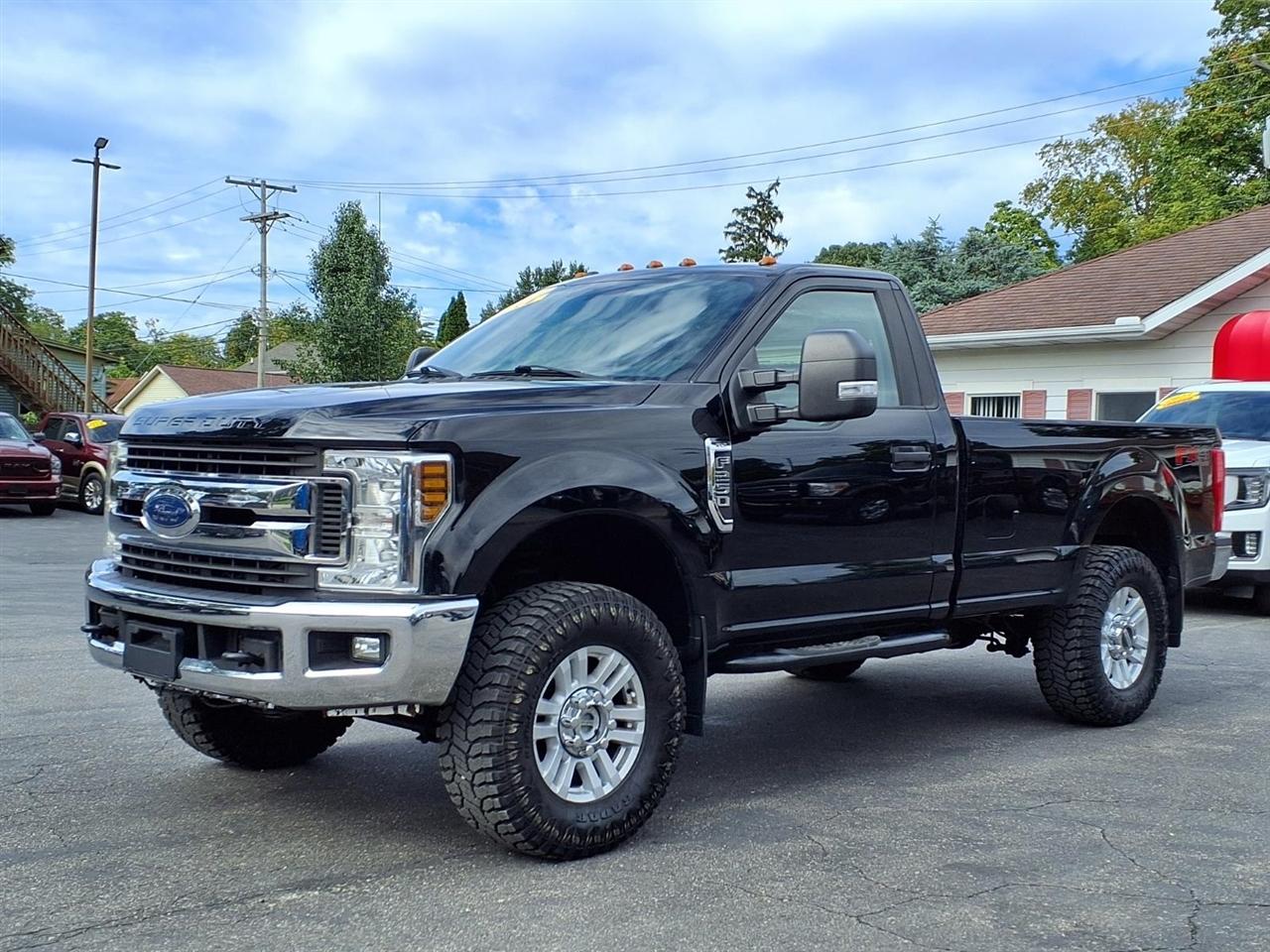 Ford Super Duty F-250 SRW XLT 4WD Reg Cab 8' Box 2018