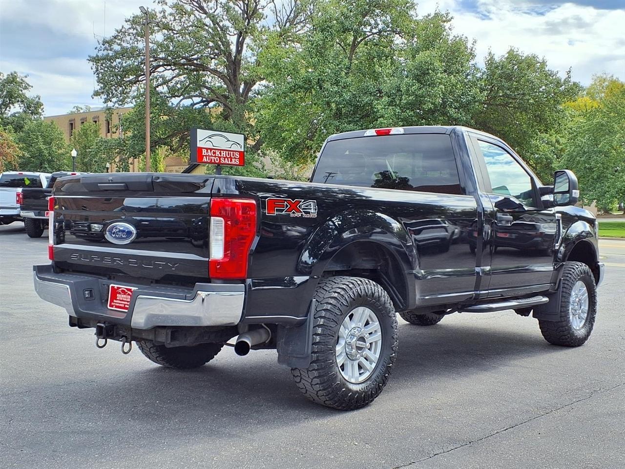 Ford Super Duty F-250 SRW XLT 4WD Reg Cab 8' Box 2018
