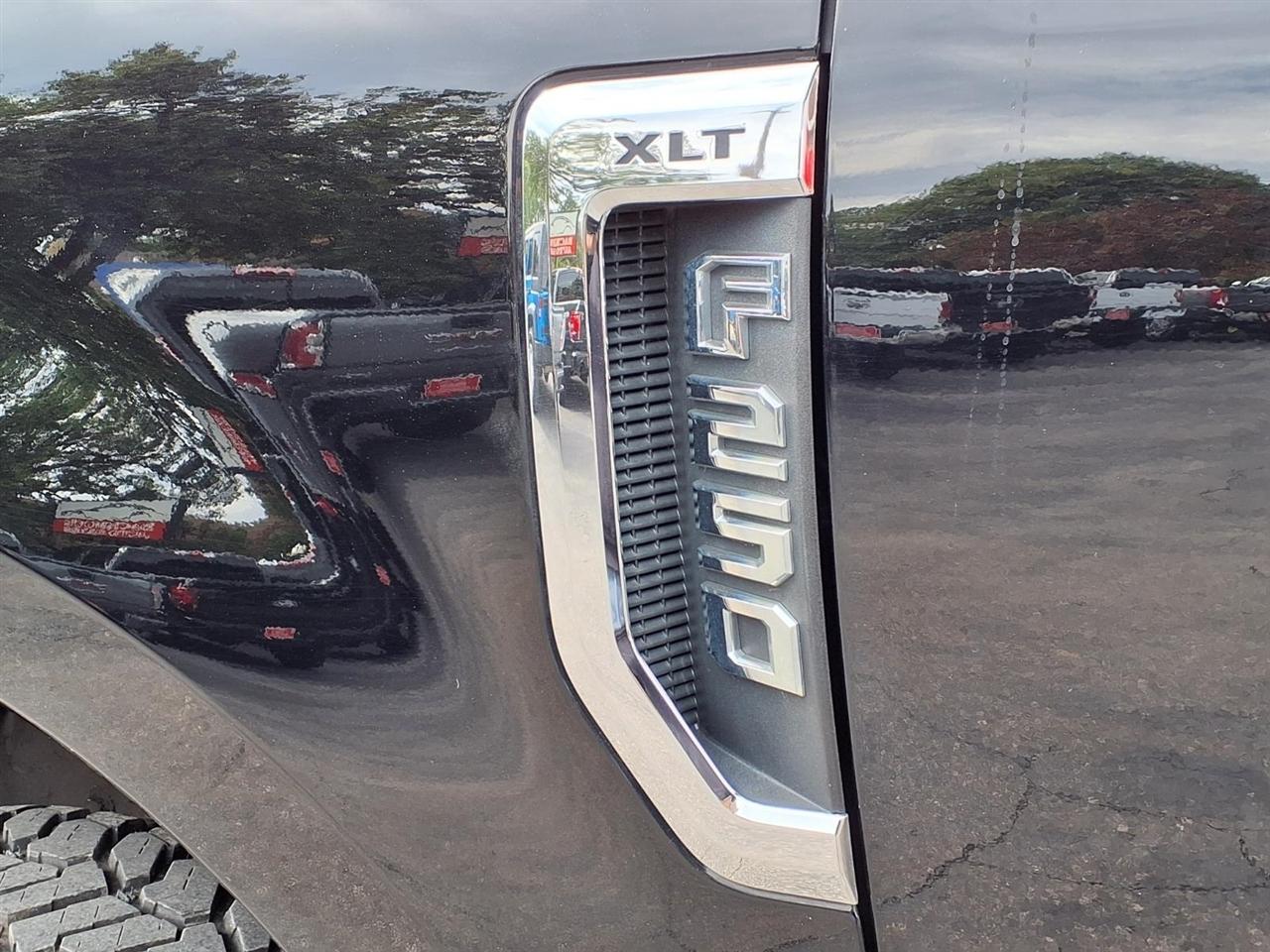 Ford Super Duty F-250 SRW XLT 4WD Reg Cab 8' Box 2018