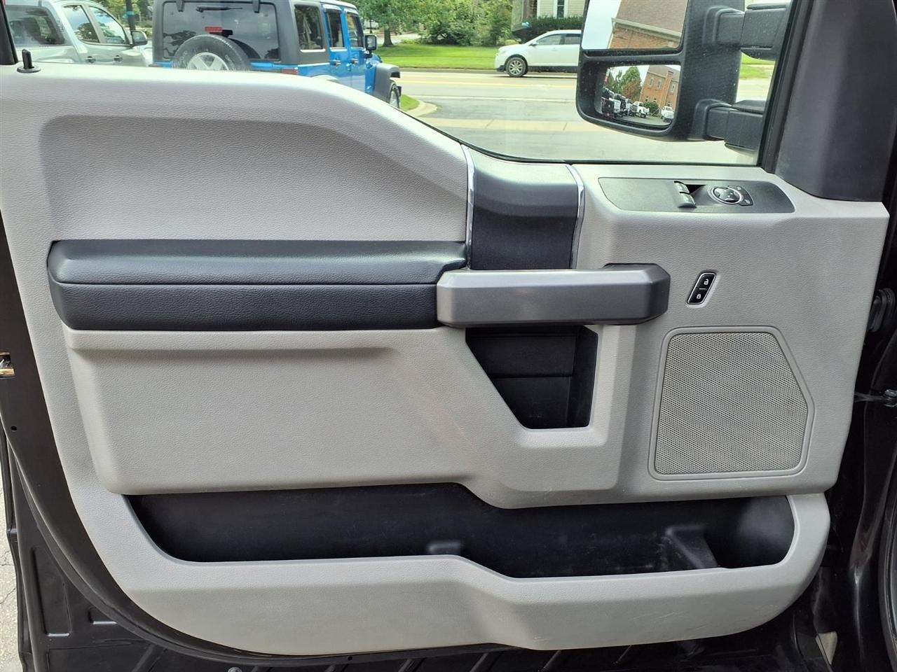 Ford Super Duty F-250 SRW XLT 4WD Reg Cab 8' Box 2018