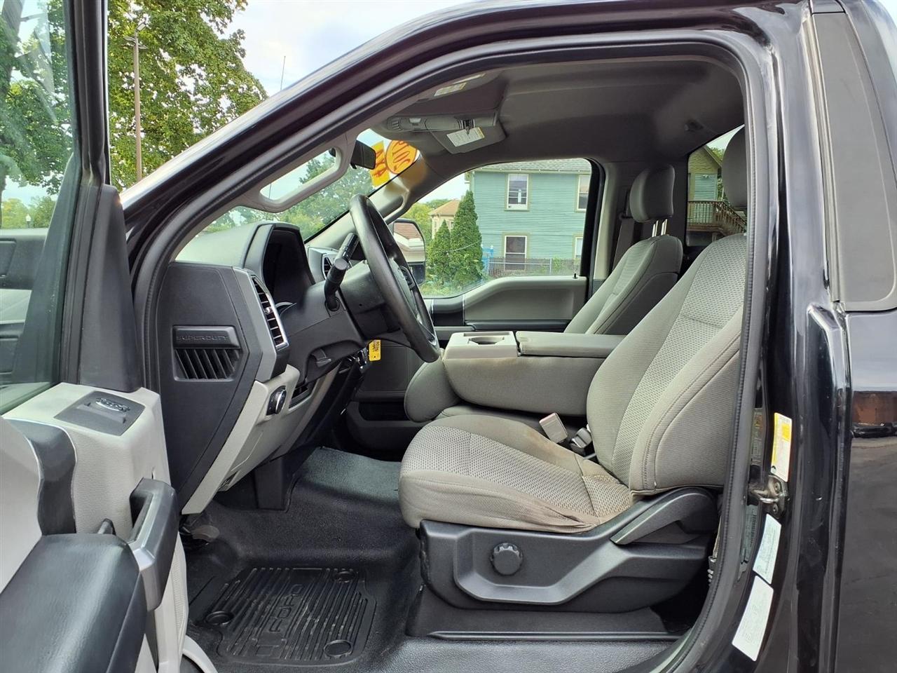 Ford Super Duty F-250 SRW XLT 4WD Reg Cab 8' Box 2018