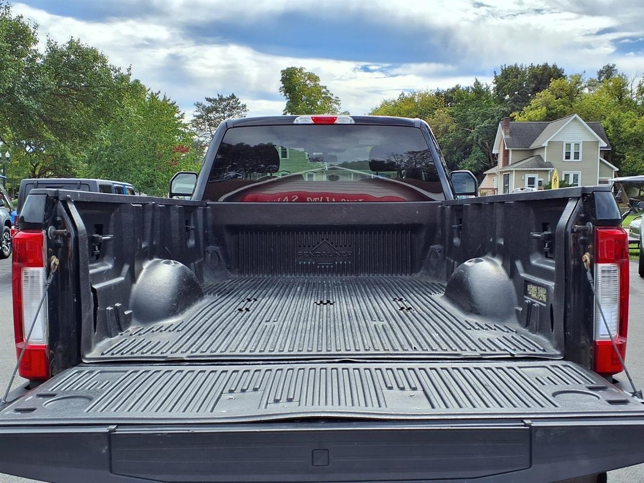 Ford Super Duty F-250 SRW XLT 4WD Reg Cab 8' Box 2018