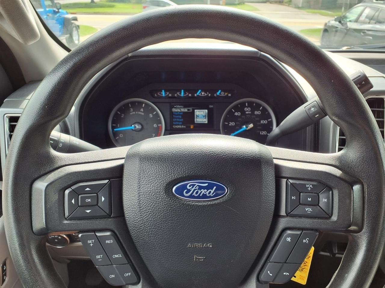 Ford Super Duty F-250 SRW XLT 4WD Reg Cab 8' Box 2018