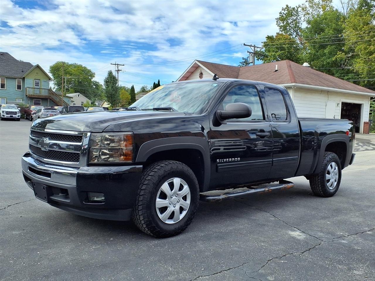 Chevrolet Silverado 1500 4WD Ext Cab 143.5" LT 2011