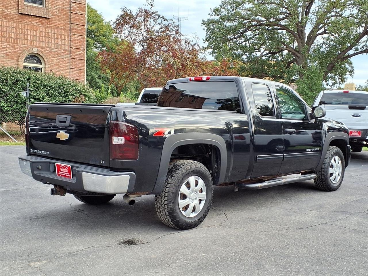 Chevrolet Silverado 1500 4WD Ext Cab 143.5" LT 2011