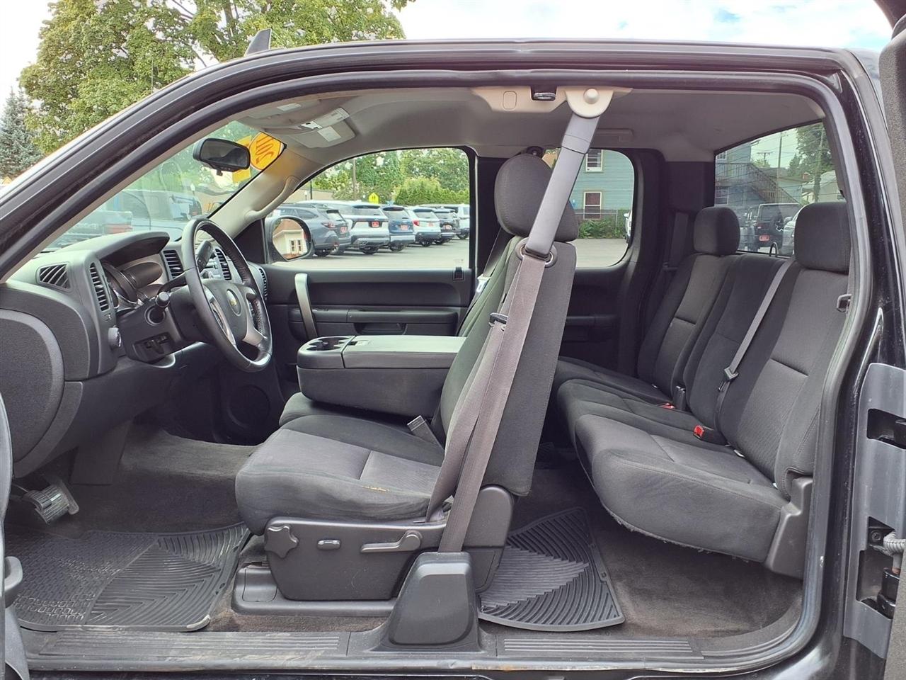 Chevrolet Silverado 1500 4WD Ext Cab 143.5" LT 2011