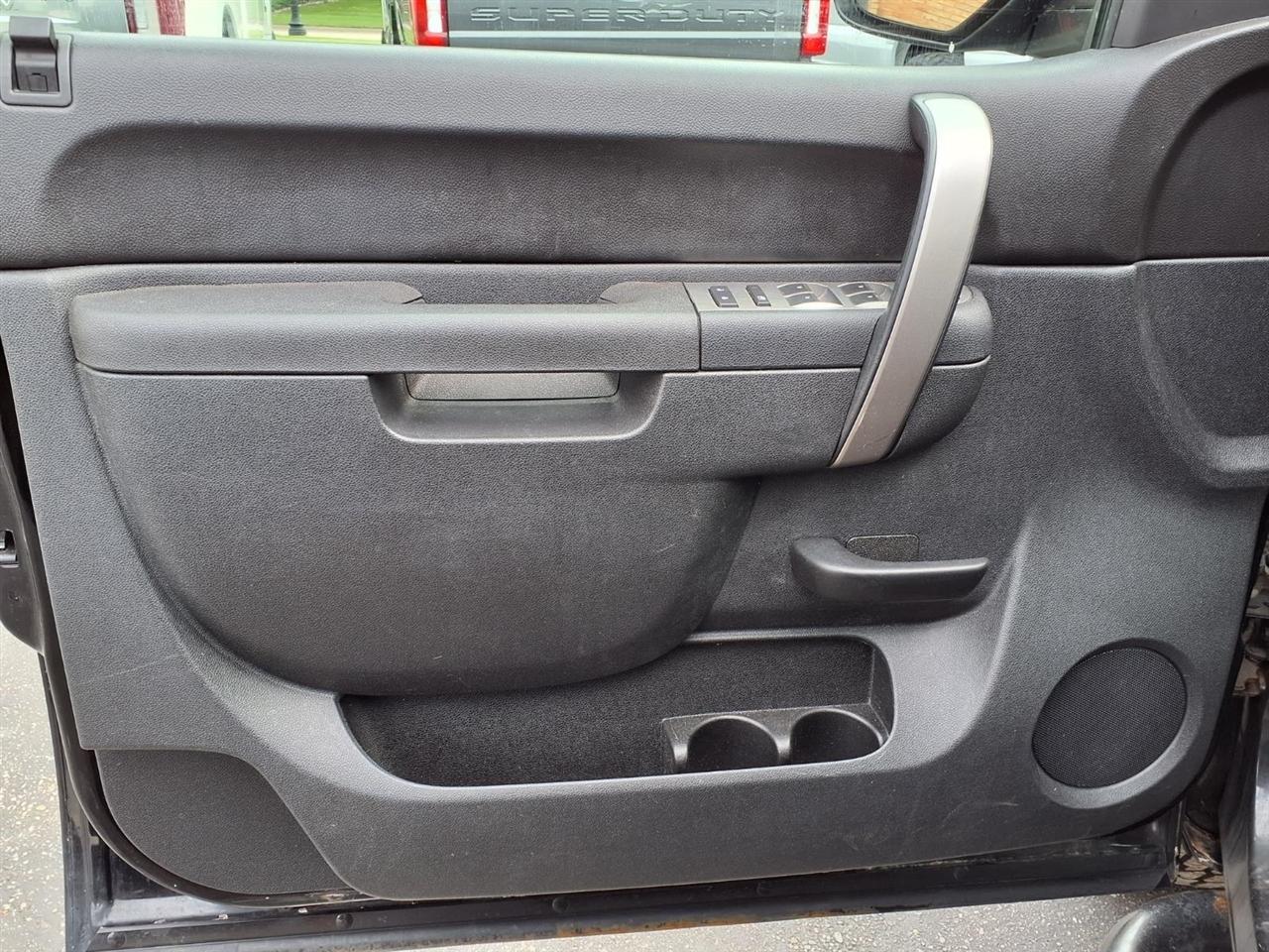 Chevrolet Silverado 1500 4WD Ext Cab 143.5" LT 2011