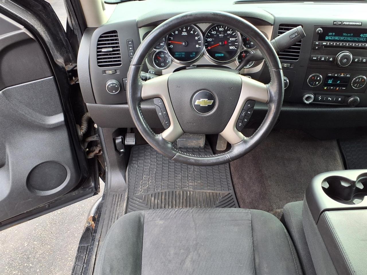 Chevrolet Silverado 1500 4WD Ext Cab 143.5" LT 2011