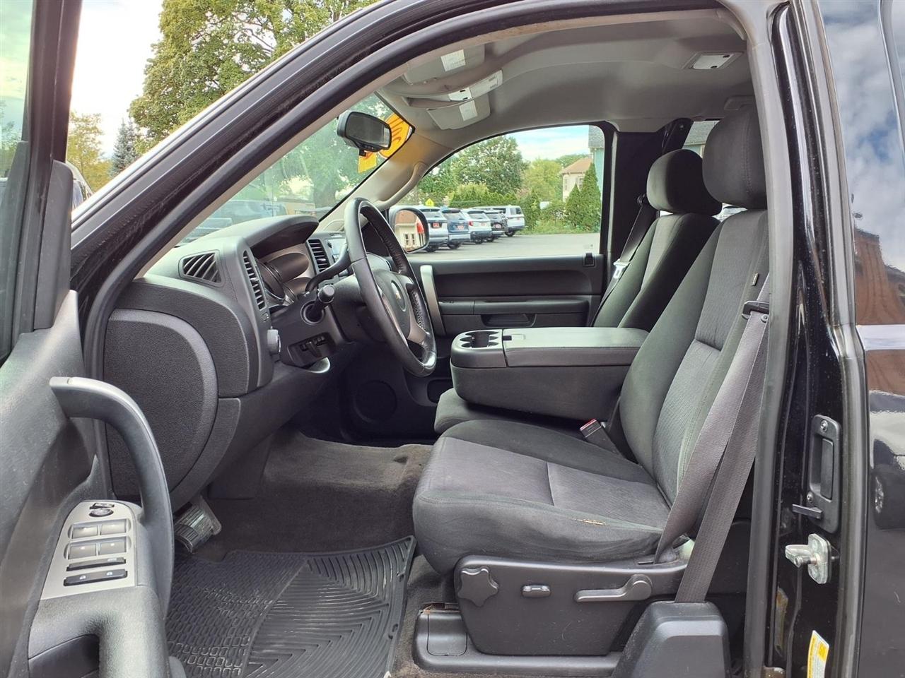 Chevrolet Silverado 1500 4WD Ext Cab 143.5" LT 2011