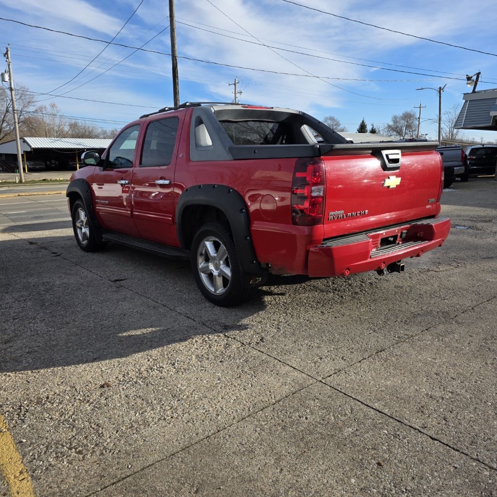 Chevrolet Avalanche LT 4WD 2011