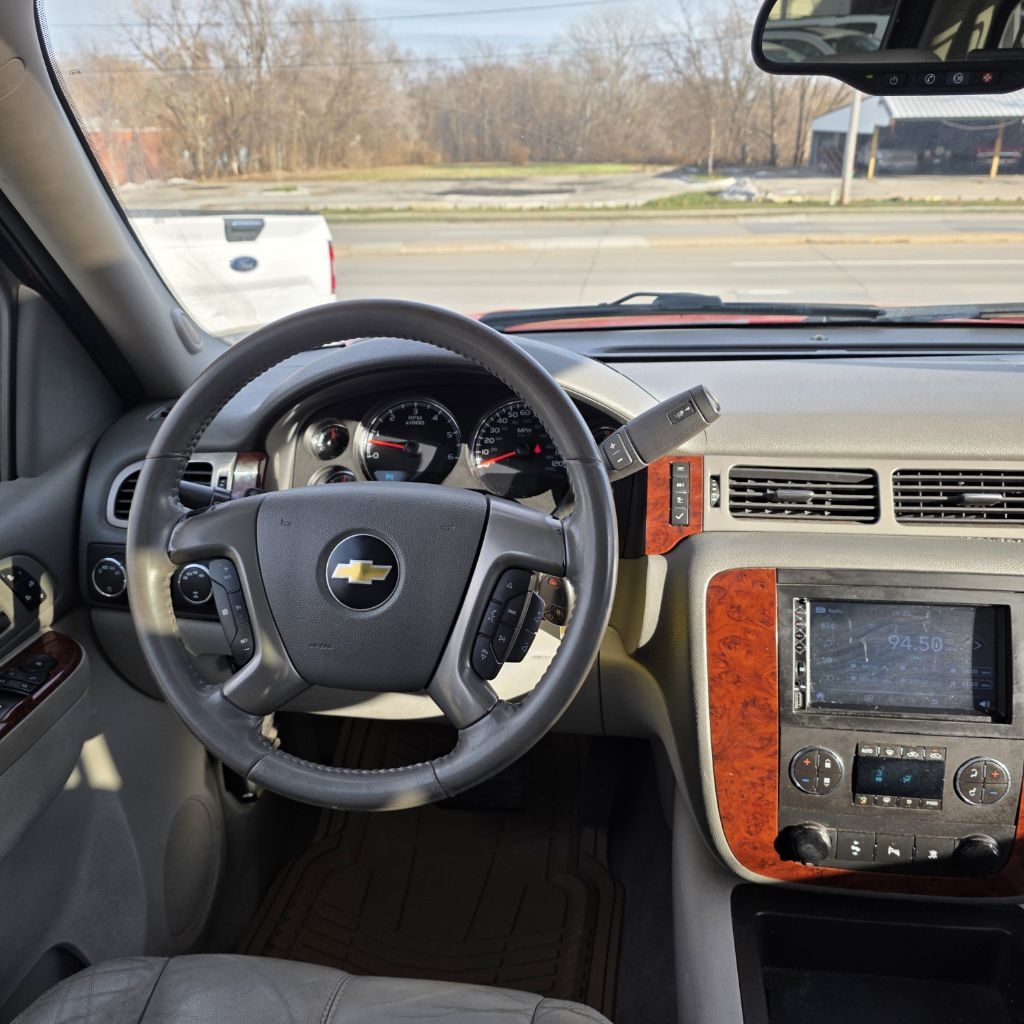 Chevrolet Avalanche LT 4WD 2011