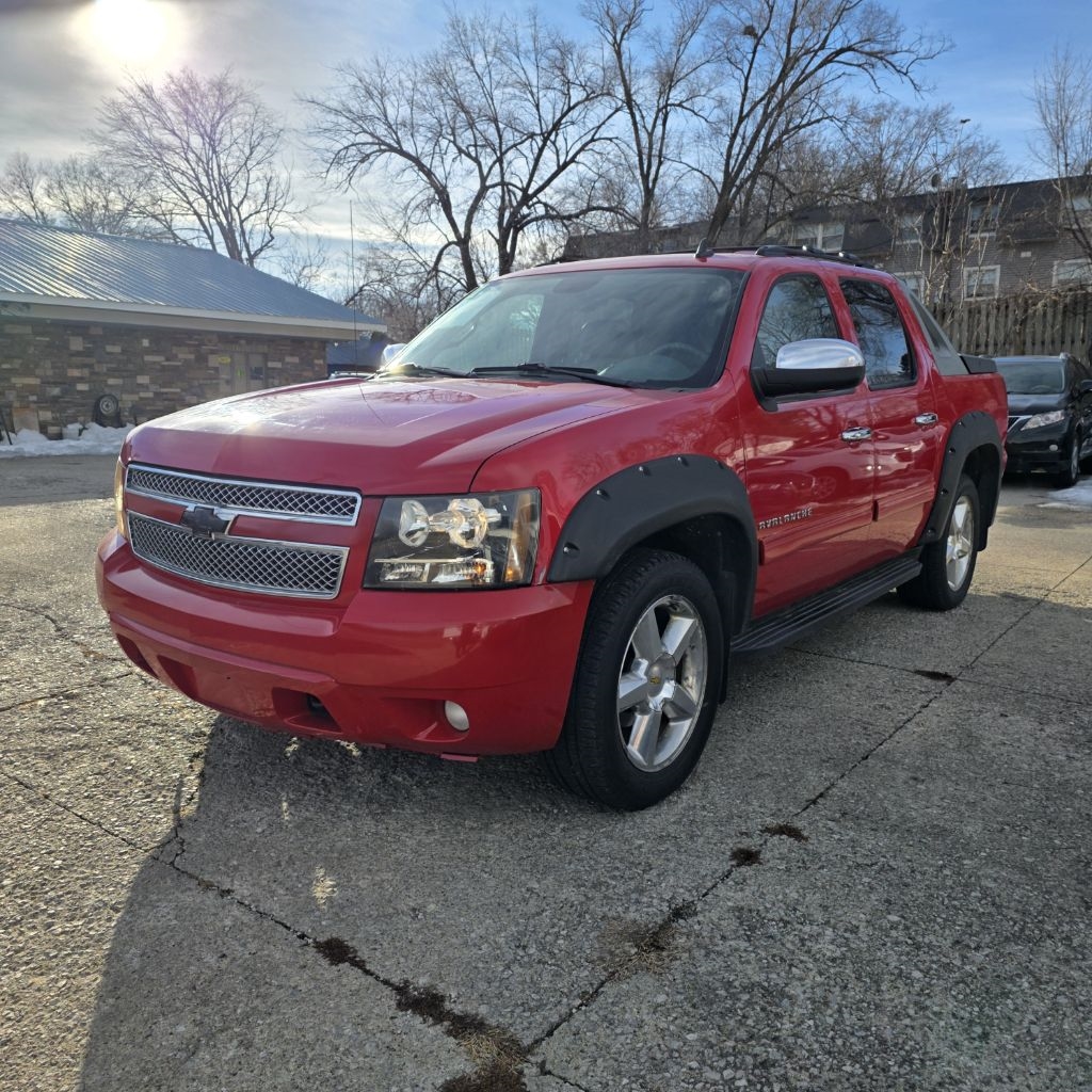 Chevrolet Avalanche LT 4WD 2011