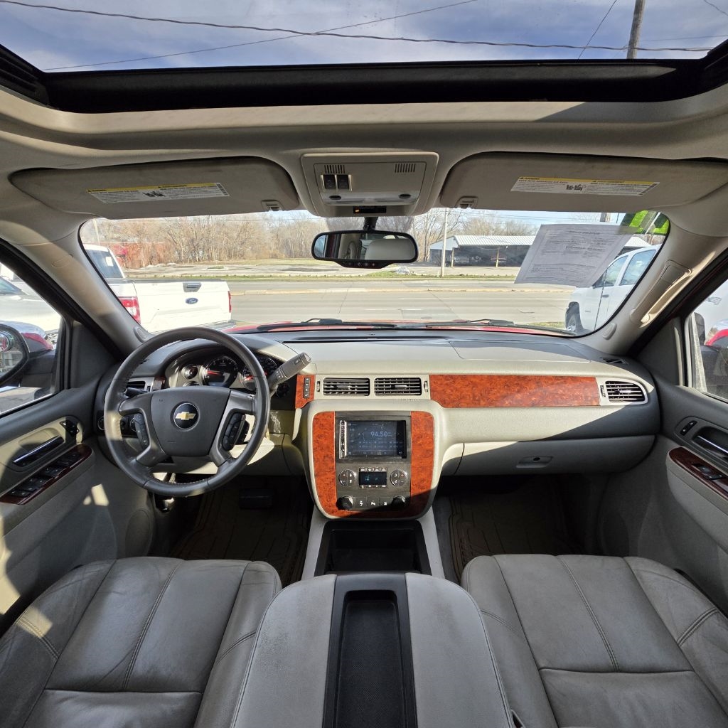 Chevrolet Avalanche LT 4WD 2011