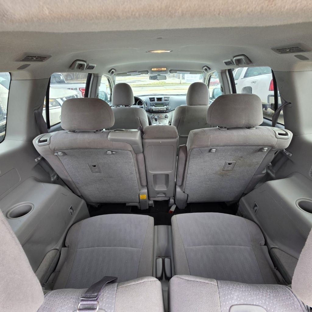 Toyota Highlander Base 4WD 2012