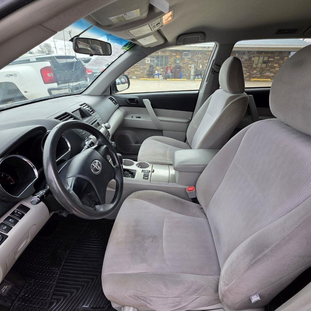 Toyota Highlander Base 4WD 2012